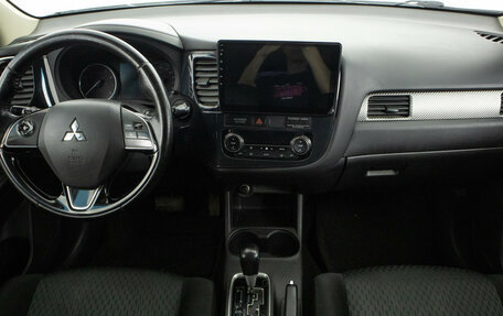 Mitsubishi Outlander III рестайлинг 3, 2015 год, 1 649 000 рублей, 14 фотография