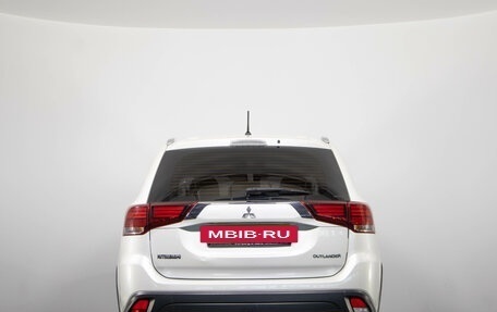 Mitsubishi Outlander III рестайлинг 3, 2015 год, 1 649 000 рублей, 6 фотография