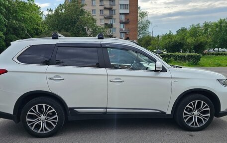 Mitsubishi Outlander III рестайлинг 3, 2016 год, 2 599 000 рублей, 4 фотография