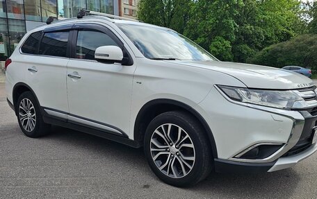 Mitsubishi Outlander III рестайлинг 3, 2016 год, 2 599 000 рублей, 3 фотография