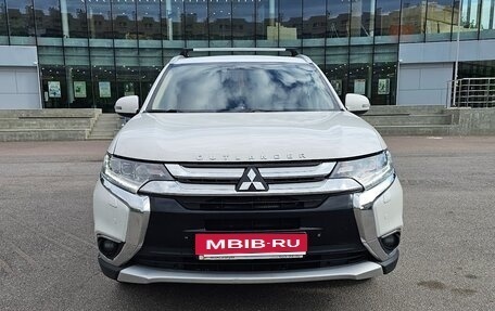Mitsubishi Outlander III рестайлинг 3, 2016 год, 2 599 000 рублей, 2 фотография