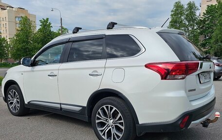Mitsubishi Outlander III рестайлинг 3, 2016 год, 2 599 000 рублей, 7 фотография