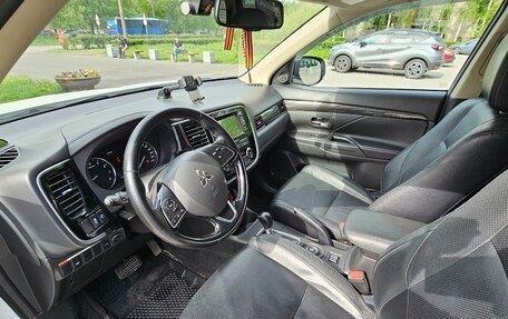 Mitsubishi Outlander III рестайлинг 3, 2016 год, 2 599 000 рублей, 10 фотография