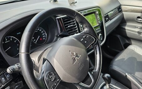Mitsubishi Outlander III рестайлинг 3, 2016 год, 2 599 000 рублей, 11 фотография