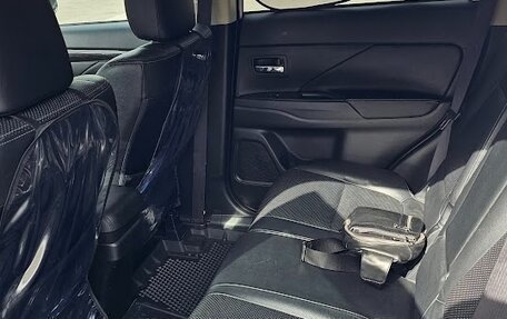 Mitsubishi Outlander III рестайлинг 3, 2016 год, 2 599 000 рублей, 13 фотография