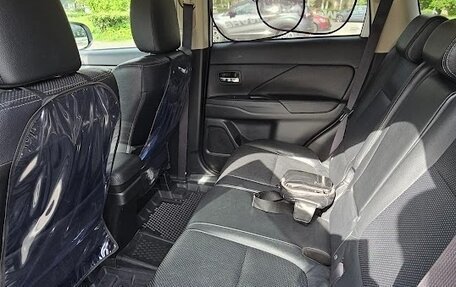 Mitsubishi Outlander III рестайлинг 3, 2016 год, 2 599 000 рублей, 12 фотография