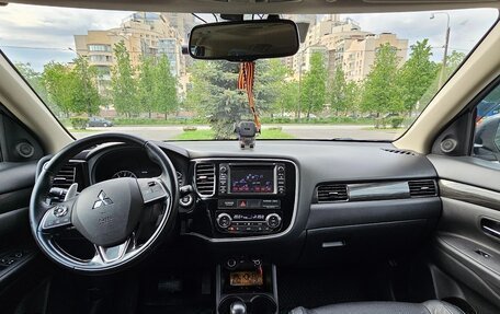 Mitsubishi Outlander III рестайлинг 3, 2016 год, 2 599 000 рублей, 17 фотография