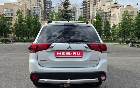 Mitsubishi Outlander III рестайлинг 3, 2016 год, 2 599 000 рублей, 6 фотография