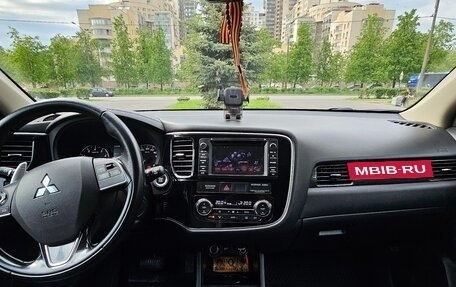 Mitsubishi Outlander III рестайлинг 3, 2016 год, 2 599 000 рублей, 18 фотография