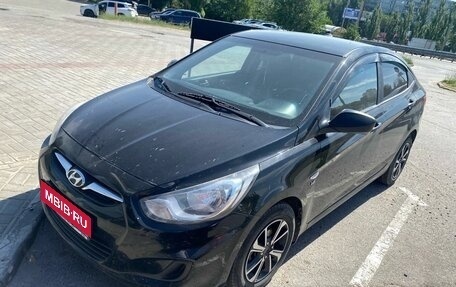 Hyundai Solaris II рестайлинг, 2013 год, 880 000 рублей, 1 фотография