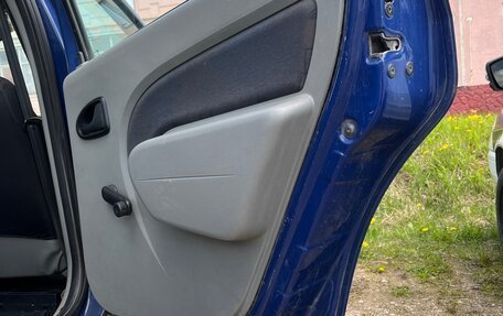 Renault Logan I, 2005 год, 200 000 рублей, 7 фотография