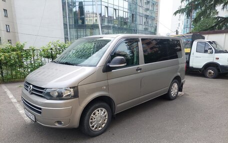 Volkswagen Caravelle T5, 2012 год, 2 300 000 рублей, 2 фотография