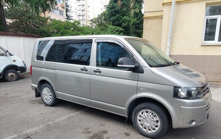 Volkswagen Caravelle T5, 2012 год, 2 300 000 рублей, 3 фотография