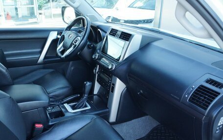 Toyota Land Cruiser Prado 150 рестайлинг 2, 2010 год, 2 810 000 рублей, 7 фотография