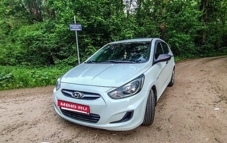 Hyundai Solaris II рестайлинг, 2013 год, 1 079 000 рублей, 2 фотография