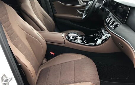 Mercedes-Benz E-Класс, 2016 год, 2 900 000 рублей, 8 фотография
