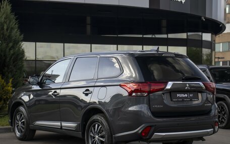 Mitsubishi Outlander III рестайлинг 3, 2018 год, 1 755 000 рублей, 7 фотография
