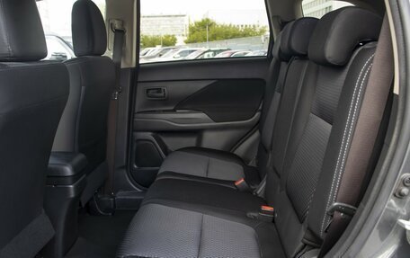 Mitsubishi Outlander III рестайлинг 3, 2018 год, 1 755 000 рублей, 10 фотография