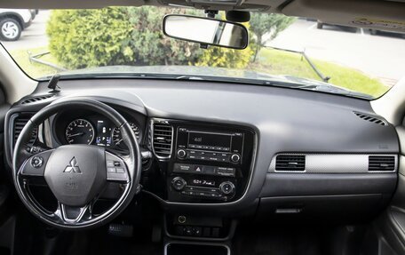 Mitsubishi Outlander III рестайлинг 3, 2018 год, 1 755 000 рублей, 13 фотография