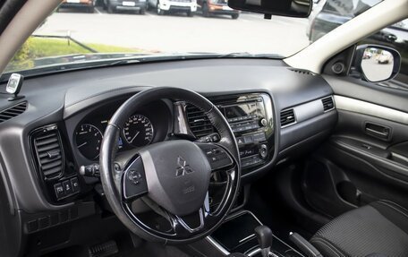 Mitsubishi Outlander III рестайлинг 3, 2018 год, 1 755 000 рублей, 19 фотография