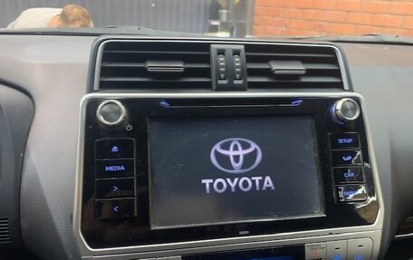 Toyota Land Cruiser Prado 150 рестайлинг 2, 2018 год, 4 950 000 рублей, 6 фотография