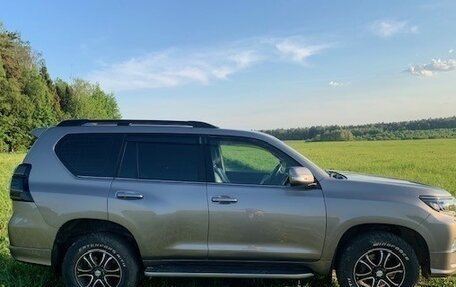 Toyota Land Cruiser Prado 150 рестайлинг 2, 2018 год, 4 950 000 рублей, 12 фотография