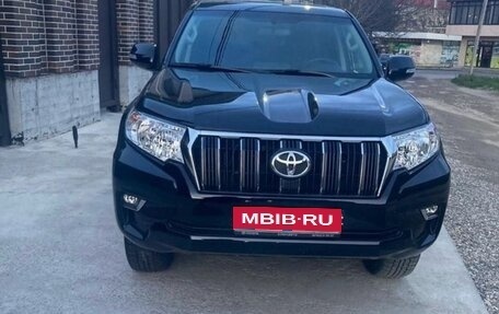 Toyota Land Cruiser Prado 150 рестайлинг 2, 2022 год, 7 800 000 рублей, 1 фотография