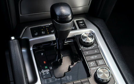 Toyota Land Cruiser 200, 2017 год, 5 350 000 рублей, 21 фотография