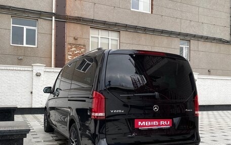 Mercedes-Benz V-Класс, 2016 год, 4 000 000 рублей, 3 фотография