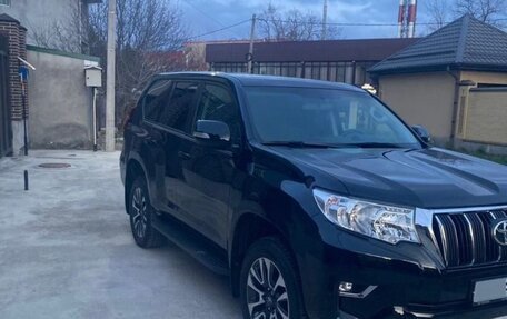 Toyota Land Cruiser Prado 150 рестайлинг 2, 2022 год, 7 800 000 рублей, 2 фотография