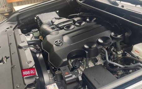 Toyota Land Cruiser Prado 150 рестайлинг 2, 2022 год, 7 800 000 рублей, 4 фотография