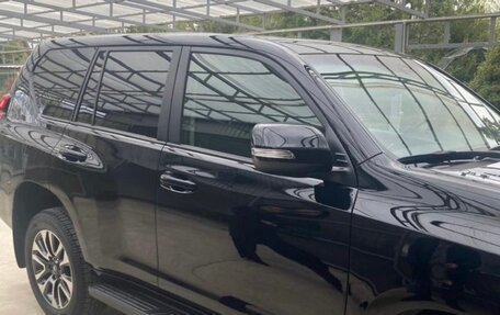 Toyota Land Cruiser Prado 150 рестайлинг 2, 2022 год, 7 800 000 рублей, 8 фотография