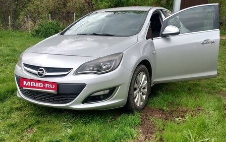 Opel Astra J, 2013 год, 750 000 рублей, 2 фотография