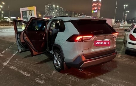 Toyota RAV4, 2019 год, 3 000 000 рублей, 5 фотография