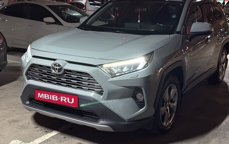 Toyota RAV4, 2019 год, 3 000 000 рублей, 2 фотография