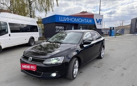 Volkswagen Jetta VI, 2012 год, 1 240 000 рублей, 2 фотография