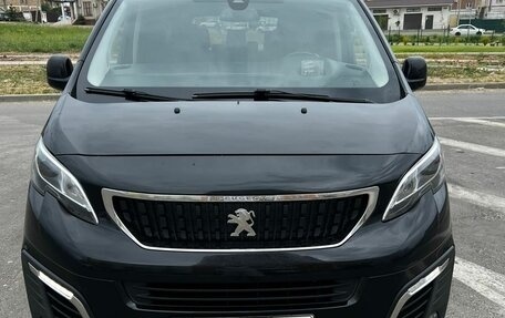 Peugeot Traveller I, 2019 год, 2 600 000 рублей, 12 фотография