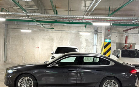 BMW 5 серия, 2024 год, 7 100 000 рублей, 6 фотография