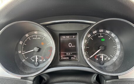Skoda Superb III рестайлинг, 2014 год, 1 450 000 рублей, 29 фотография