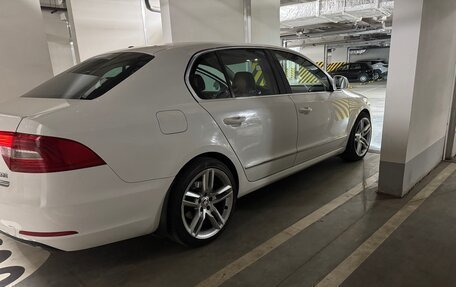 Skoda Superb III рестайлинг, 2014 год, 1 450 000 рублей, 32 фотография
