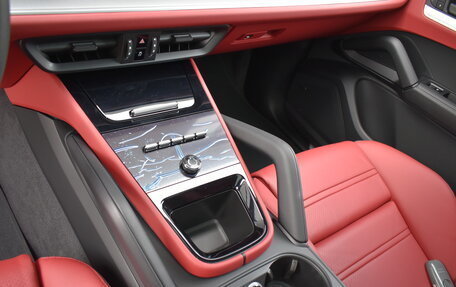 Porsche Cayenne III, 2025 год, 21 750 000 рублей, 15 фотография
