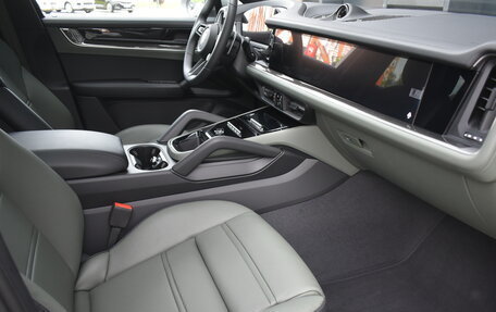 Porsche Cayenne III, 2025 год, 18 200 000 рублей, 12 фотография
