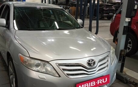 Toyota Camry, 2010 год, 990 000 рублей, 2 фотография