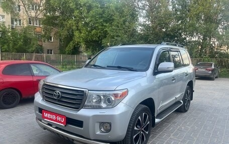 Toyota Land Cruiser 200, 2014 год, 4 150 000 рублей, 2 фотография