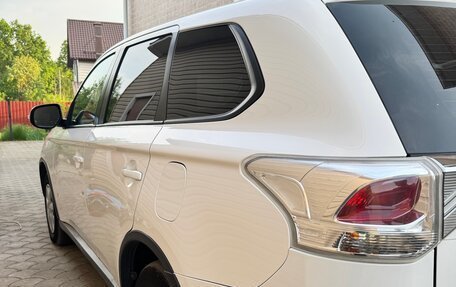 Mitsubishi Outlander III рестайлинг 3, 2014 год, 1 500 000 рублей, 3 фотография