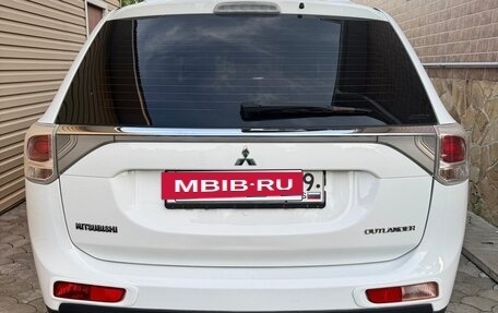 Mitsubishi Outlander III рестайлинг 3, 2014 год, 1 500 000 рублей, 6 фотография