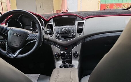 Chevrolet Cruze II, 2010 год, 700 000 рублей, 10 фотография