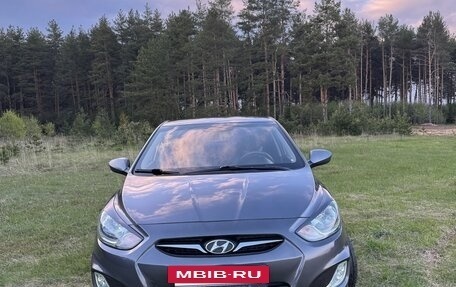 Hyundai Solaris II рестайлинг, 2012 год, 690 000 рублей, 4 фотография