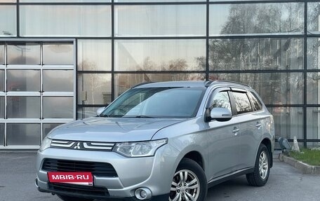 Mitsubishi Outlander III рестайлинг 3, 2014 год, 1 045 000 рублей, 2 фотография