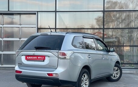Mitsubishi Outlander III рестайлинг 3, 2014 год, 1 045 000 рублей, 4 фотография